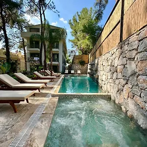 Esmahan Forest And Pool By Zehra Apartment